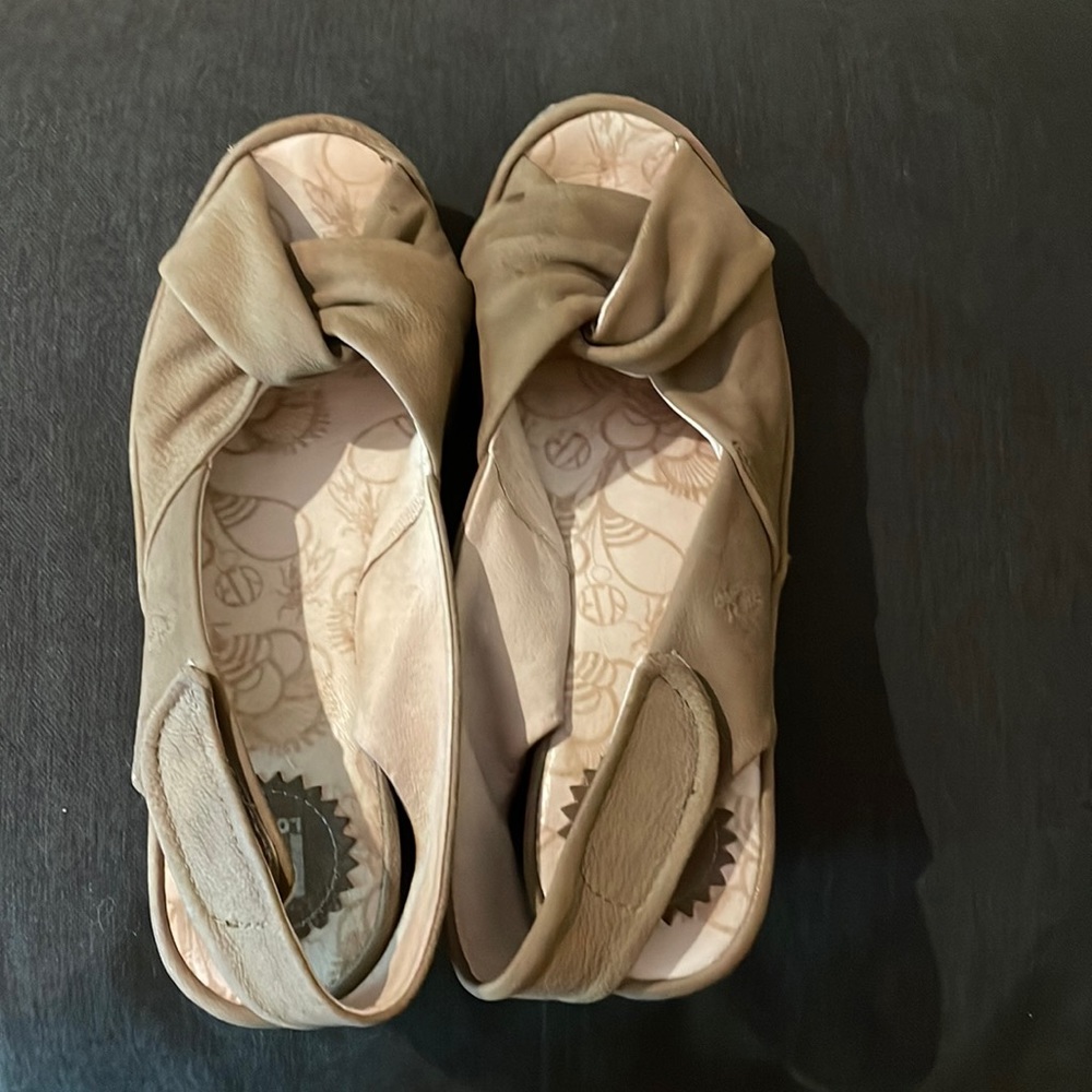 FLY LONDON Yakin wedges in Khaki.